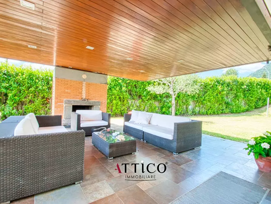 Immagine 13 di Villa in vendita  a Avellino