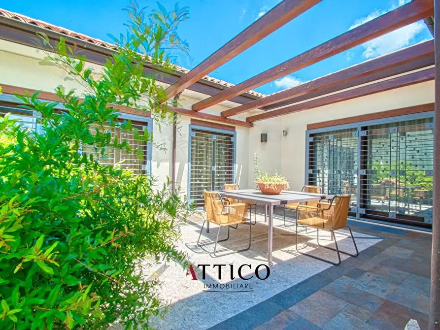 Immagine 14 di Villa in vendita  a Avellino