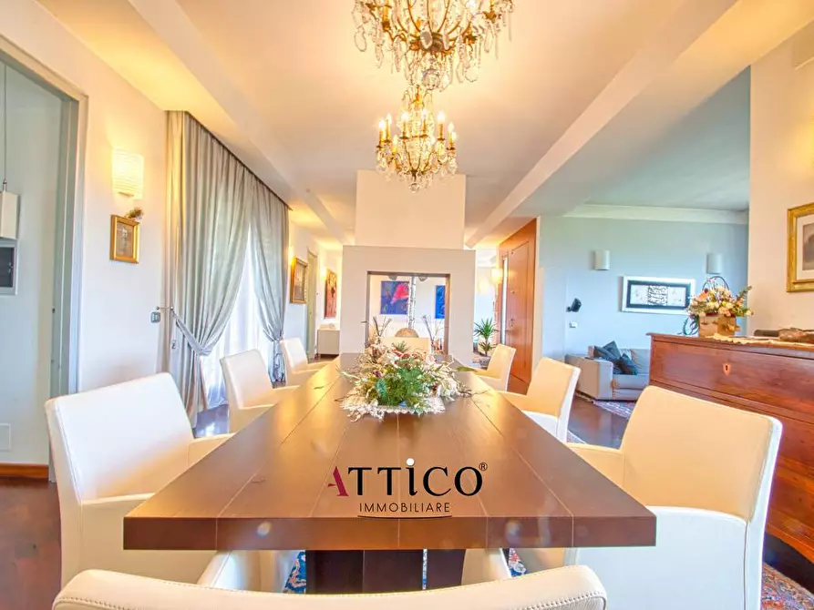 Immagine 21 di Villa in vendita  a Avellino