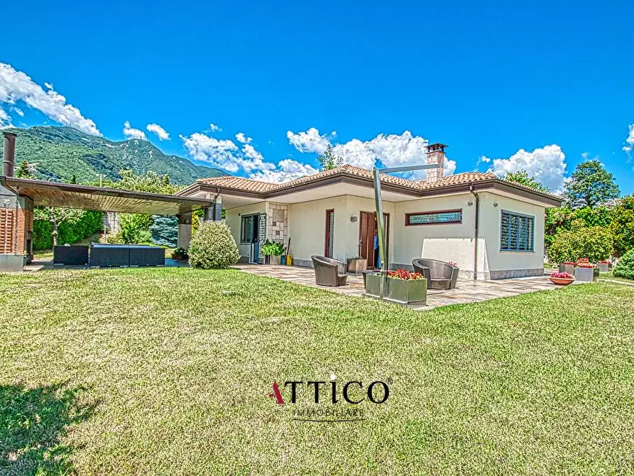 Immagine 23 di Villa in vendita  a Avellino