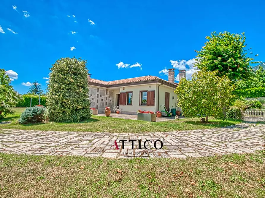 Immagine 25 di Villa in vendita  a Avellino