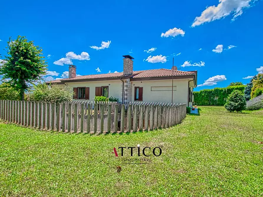 Immagine 27 di Villa in vendita  a Avellino