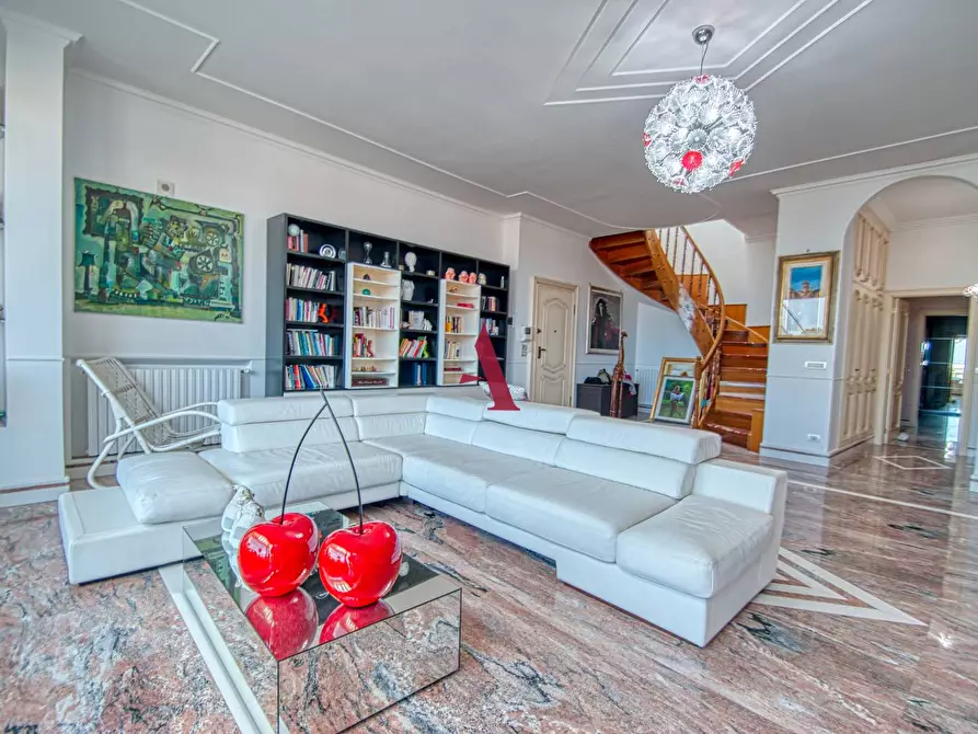 Immagine 20 di Appartamento in vendita  a Trani