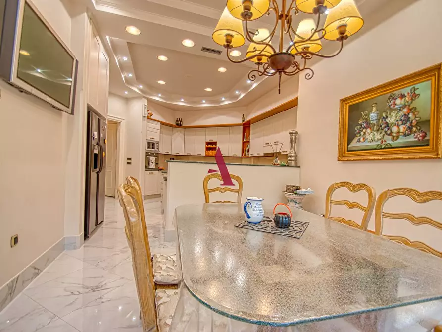 Immagine 6 di Villa in vendita  a Forino