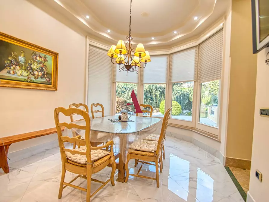 Immagine 9 di Villa in vendita  a Forino