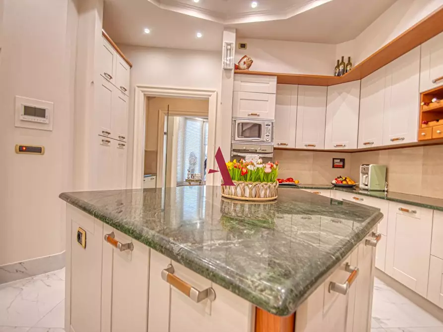 Immagine 10 di Villa in vendita  a Forino