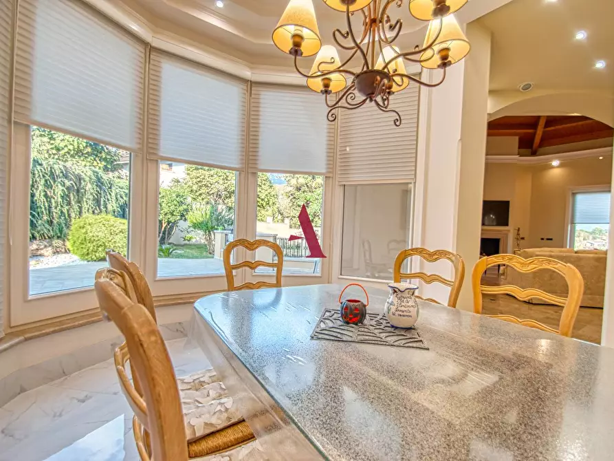 Immagine 11 di Villa in vendita  a Forino