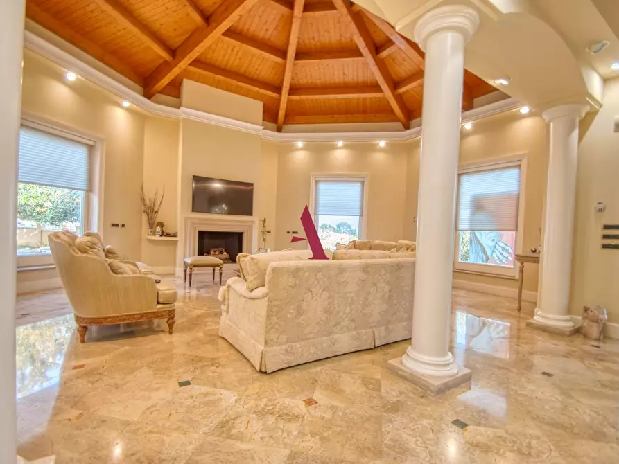 Immagine 3 di Villa in vendita  a Forino