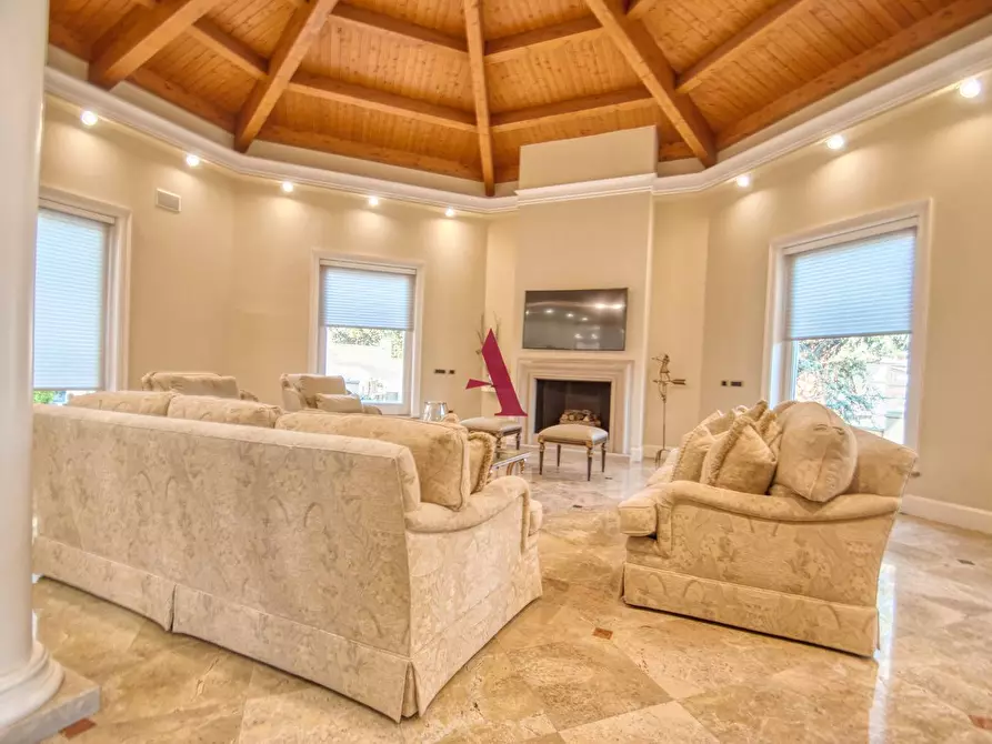 Immagine 4 di Villa in vendita  a Forino