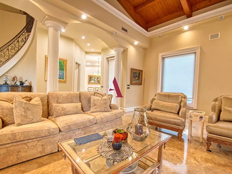 Immagine 5 di Villa in vendita  a Forino