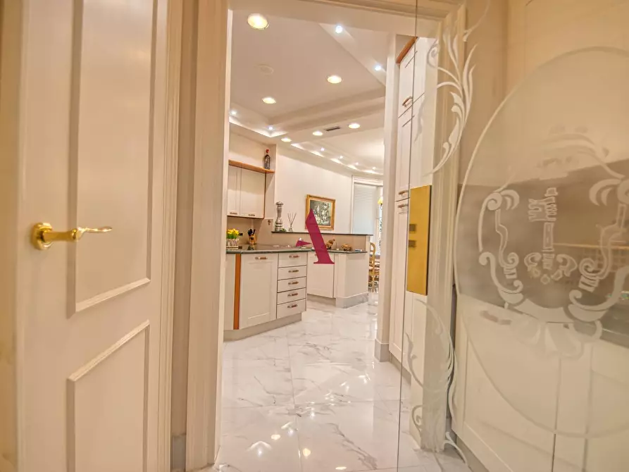 Immagine 12 di Villa in vendita  a Forino