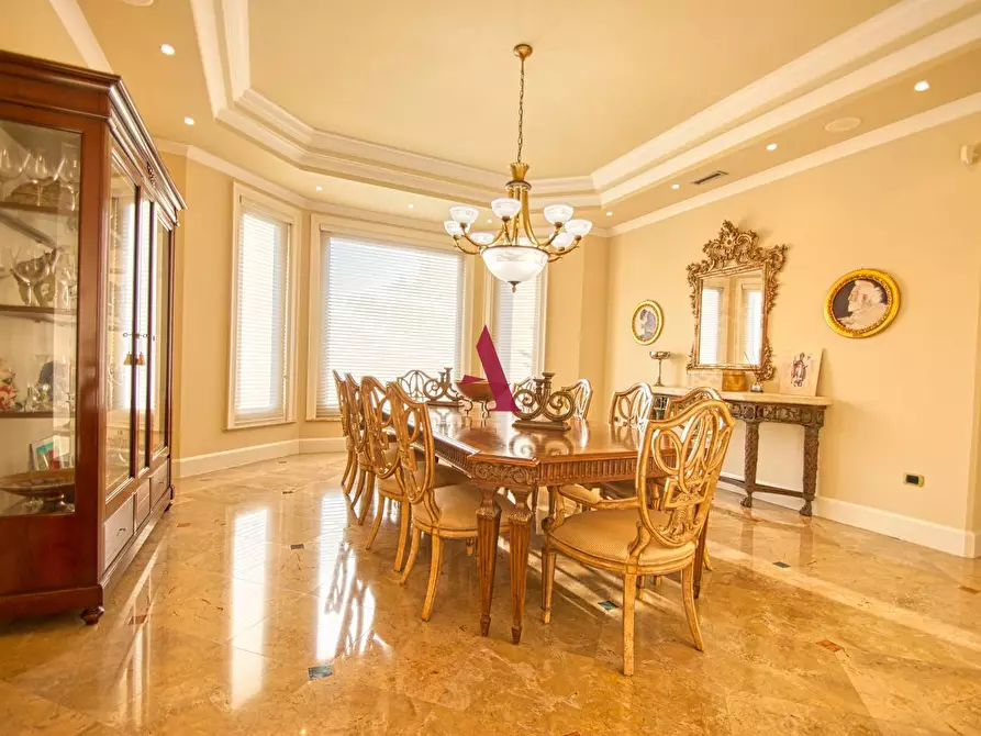 Immagine 13 di Villa in vendita  a Forino