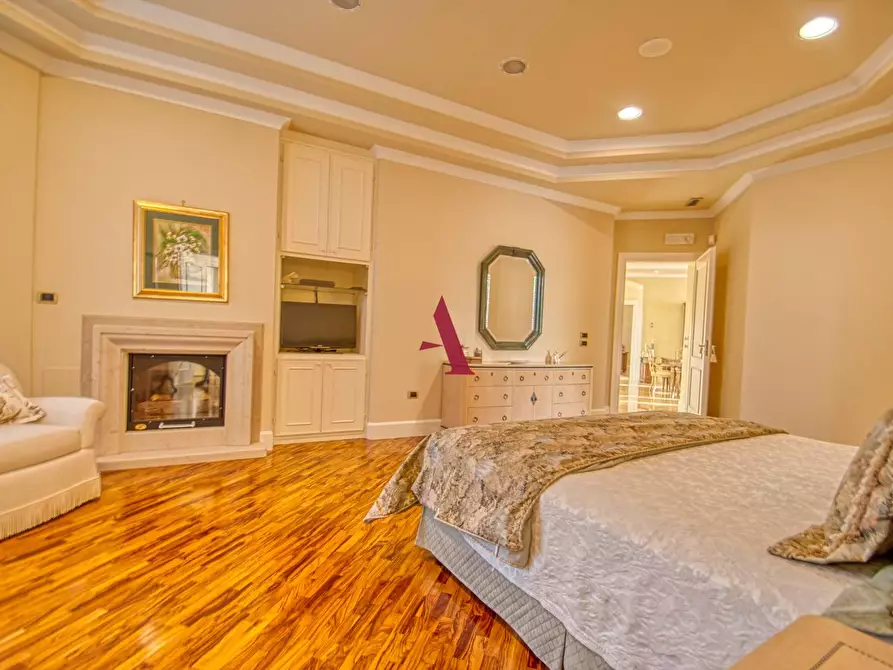 Immagine 19 di Villa in vendita  a Forino