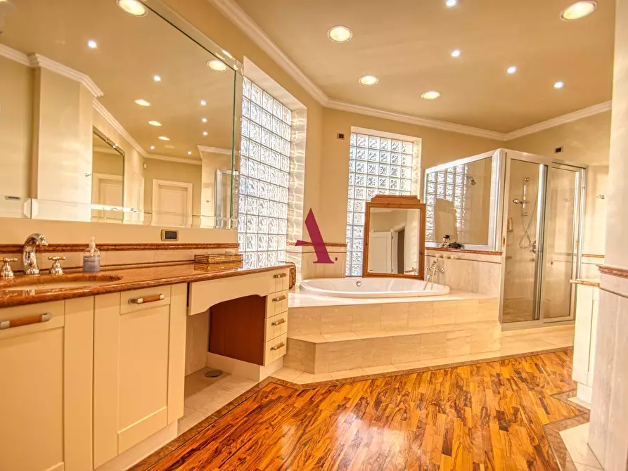 Immagine 20 di Villa in vendita  a Forino