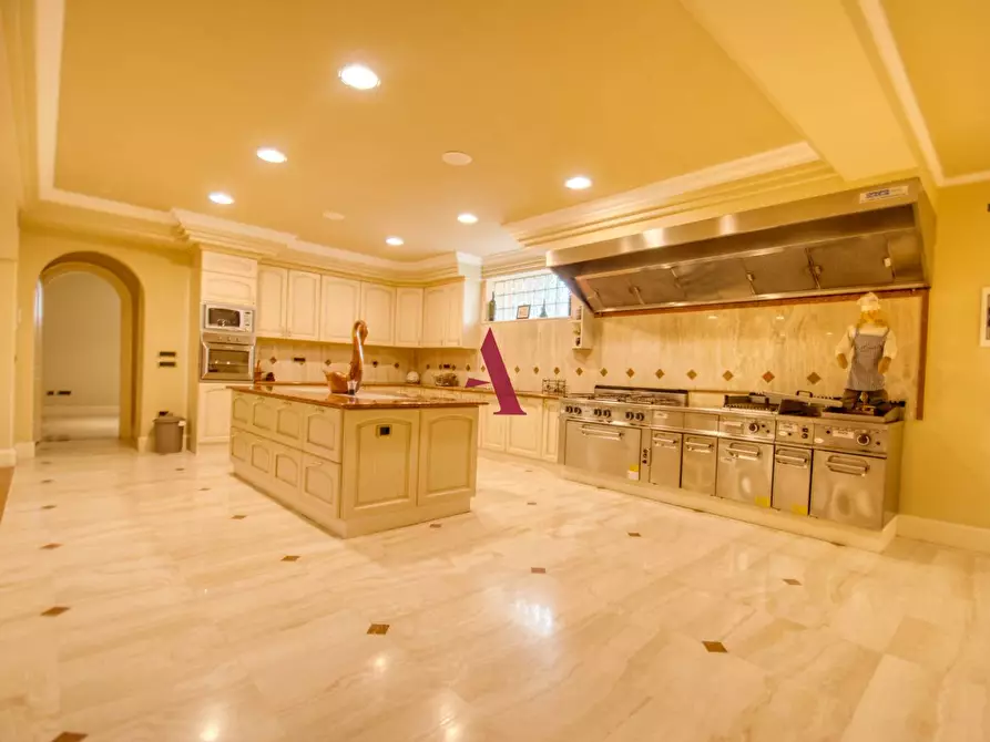 Immagine 25 di Villa in vendita  a Forino