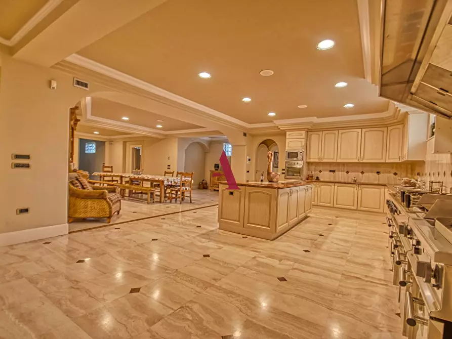 Immagine 26 di Villa in vendita  a Forino