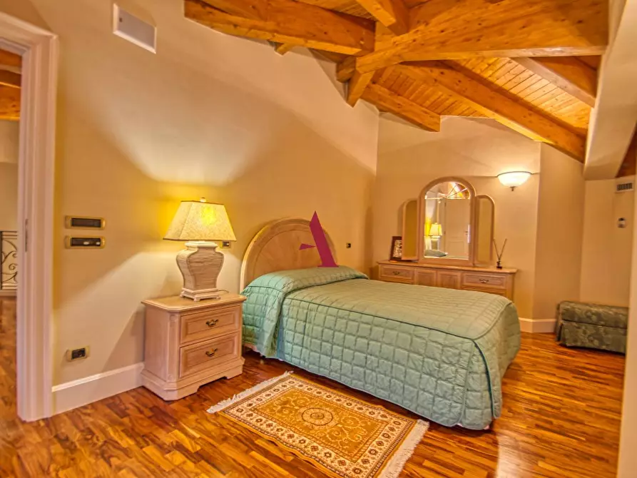 Immagine 29 di Villa in vendita  a Forino