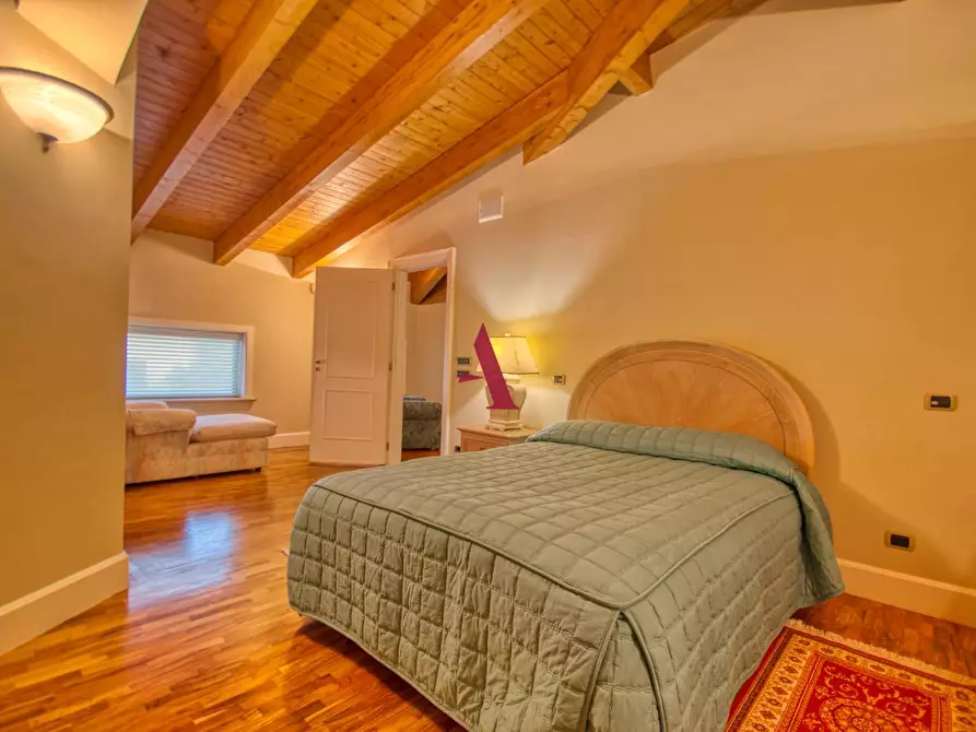 Immagine 30 di Villa in vendita  a Forino