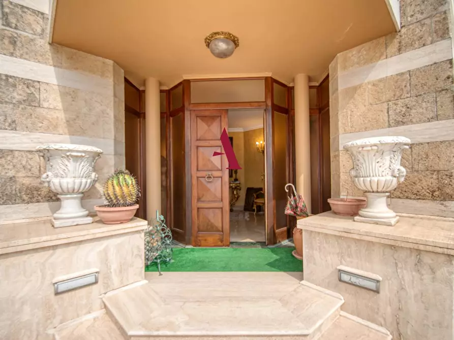 Immagine 10 di Villa in vendita  a Avellino