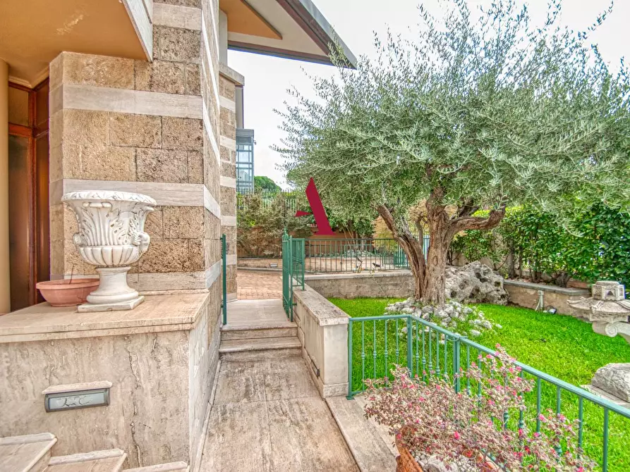 Immagine 11 di Villa in vendita  a Avellino