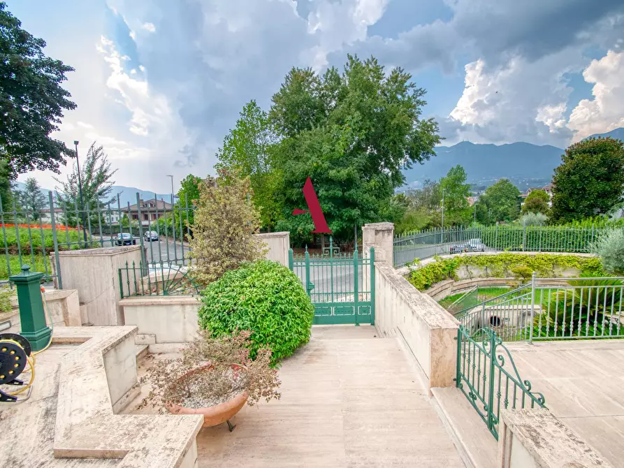 Immagine 12 di Villa in vendita  a Avellino