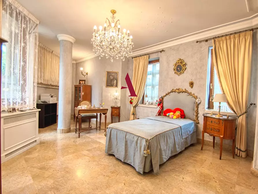 Immagine 15 di Villa in vendita  a Avellino