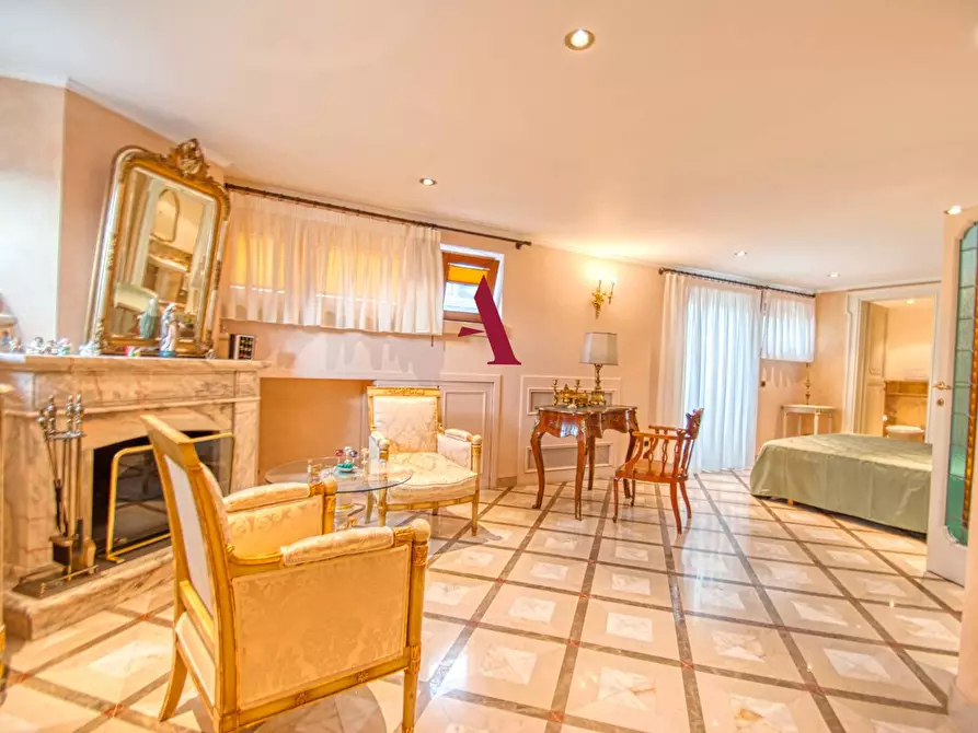 Immagine 16 di Villa in vendita  a Avellino