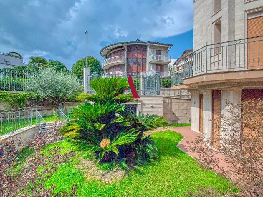 Immagine 21 di Villa in vendita  a Avellino