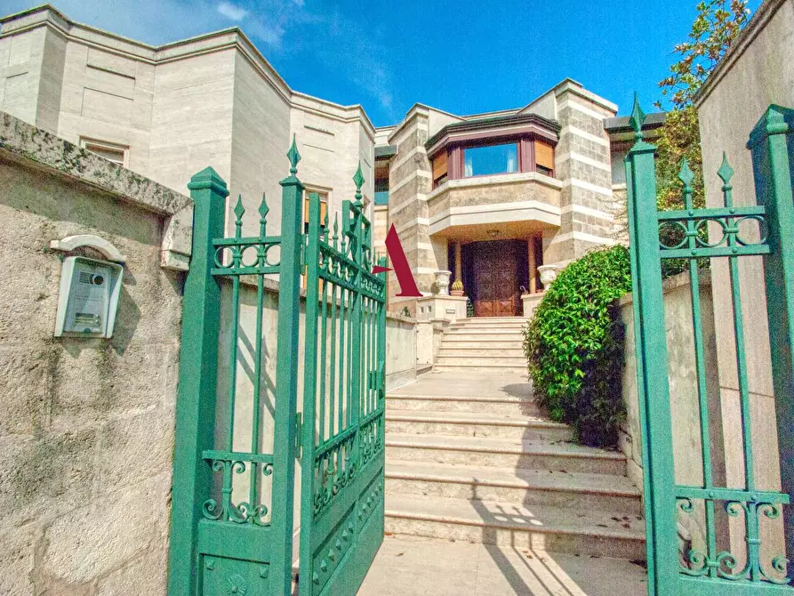 Immagine 22 di Villa in vendita  a Avellino