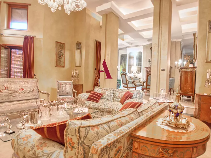 Immagine 23 di Villa in vendita  a Avellino