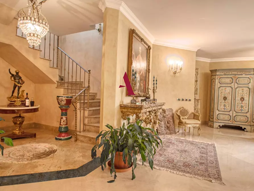 Immagine 25 di Villa in vendita  a Avellino