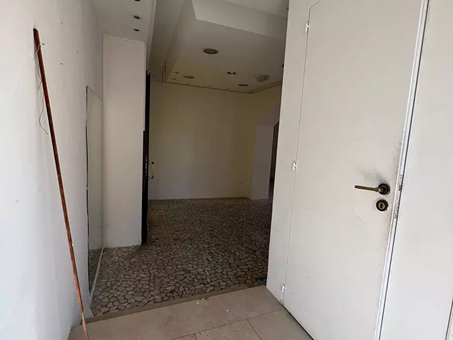 Immagine 6 di Locale commerciale in affitto  in via d'afflitto a Ariano Irpino