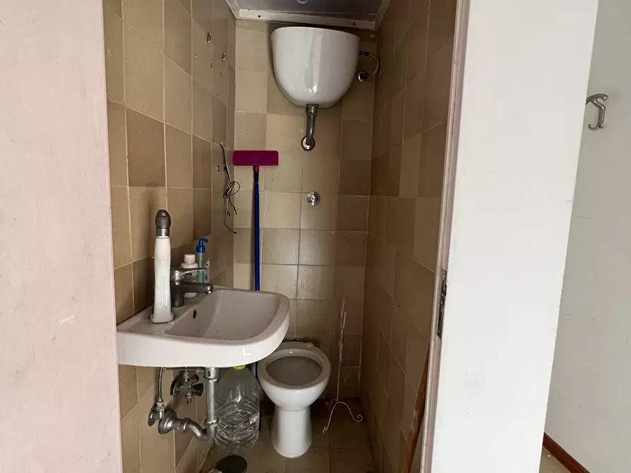 Immagine 8 di Locale commerciale in affitto  in via d'afflitto a Ariano Irpino