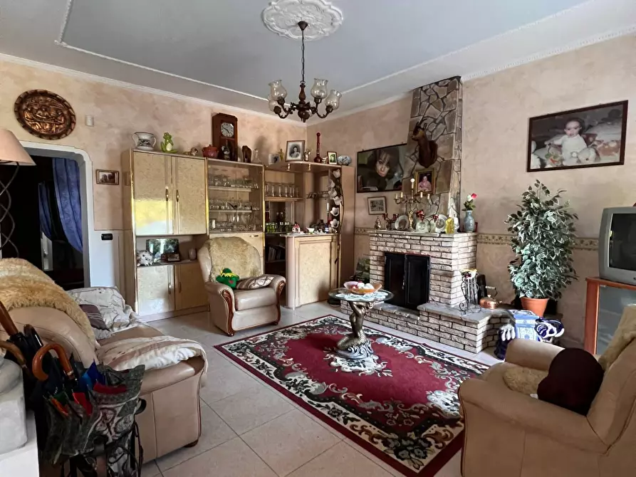 Immagine 10 di Casa indipendente in vendita  in Contrada Grotte del Barone a Montecalvo Irpino