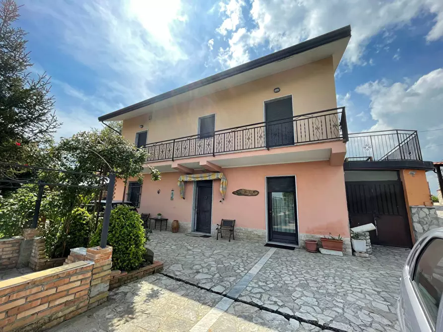 Immagine 2 di Casa indipendente in vendita  in Contrada Grotte del Barone a Montecalvo Irpino
