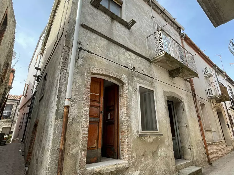 Immagine 1 di Casa semindipendente in vendita  in via Limone a Monteleone Di Puglia