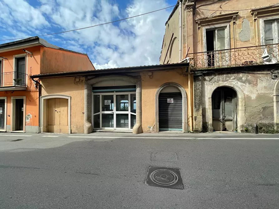 Immagine 2 di Locale commerciale in vendita  in Corso Vittorio Emanuele a Ariano Irpino