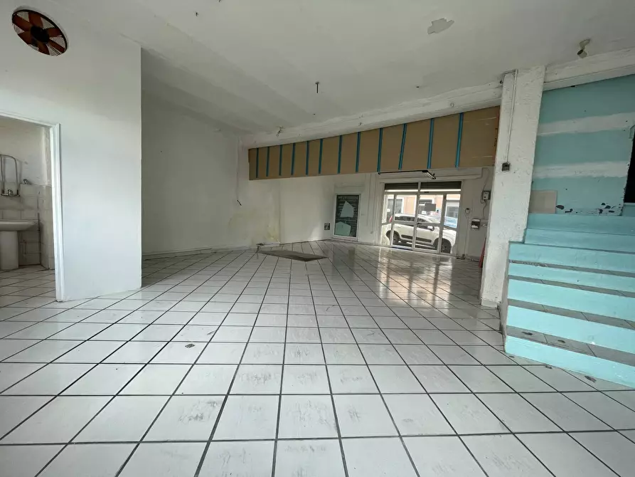 Immagine 7 di Locale commerciale in vendita  in Corso Vittorio Emanuele a Ariano Irpino