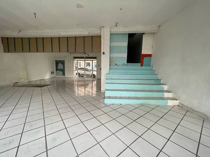 Immagine 8 di Locale commerciale in vendita  in Corso Vittorio Emanuele a Ariano Irpino