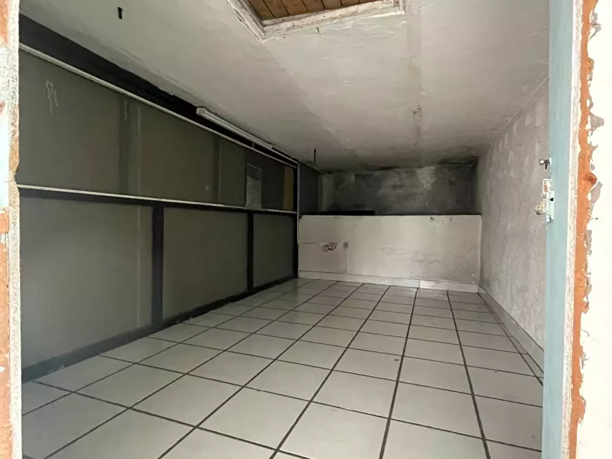 Immagine 10 di Locale commerciale in vendita  in Corso Vittorio Emanuele a Ariano Irpino