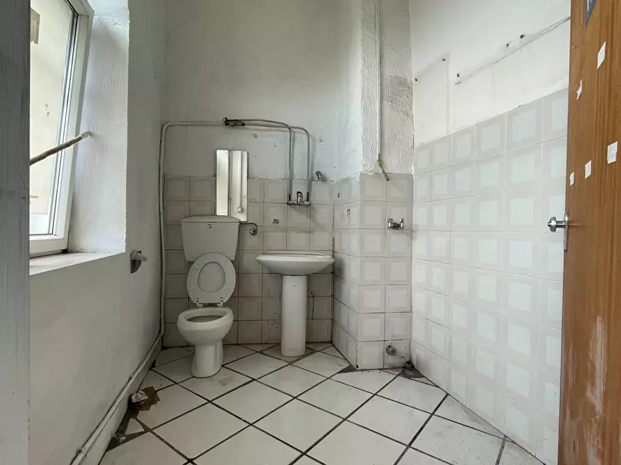 Immagine 12 di Locale commerciale in vendita  in Corso Vittorio Emanuele a Ariano Irpino