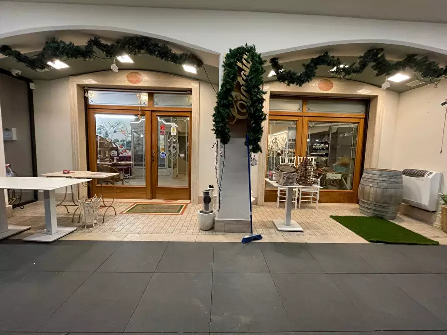 Immagine 3 di Attività commerciale in vendita  in località cardito a Ariano Irpino