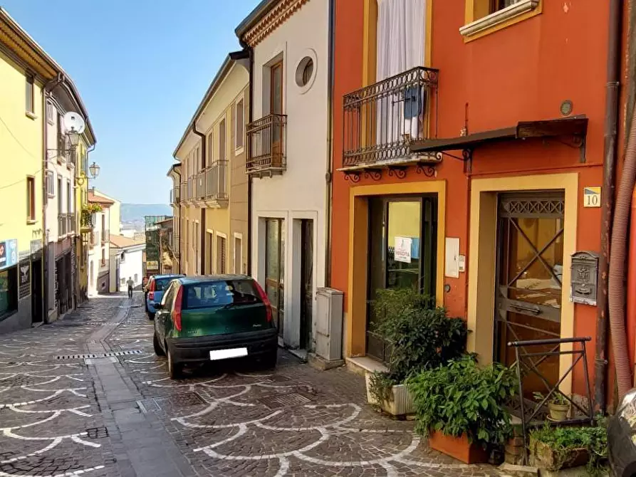 Immagine 2 di Locale commerciale in vendita  in via umberto I a Ariano Irpino