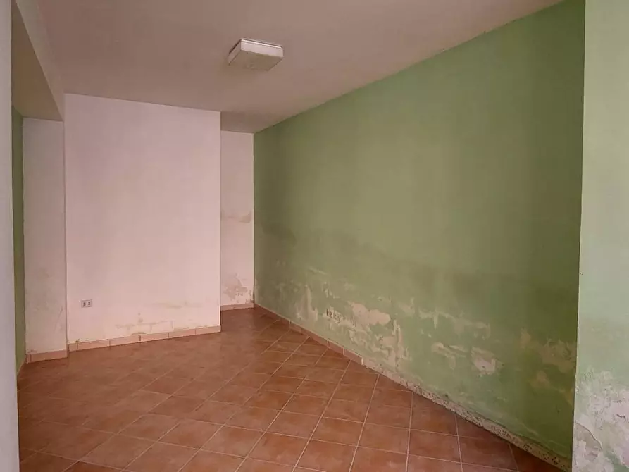 Immagine 4 di Locale commerciale in vendita  in via umberto I a Ariano Irpino