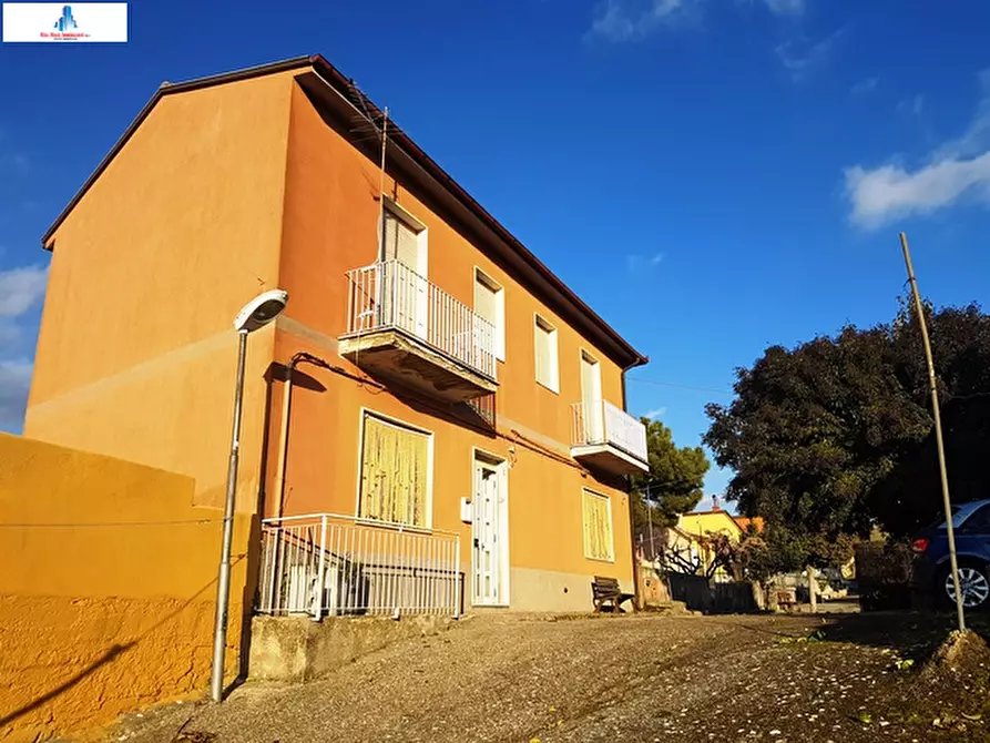 Immagine 1 di Casa semindipendente in vendita  in via dietro corte a Montecalvo Irpino