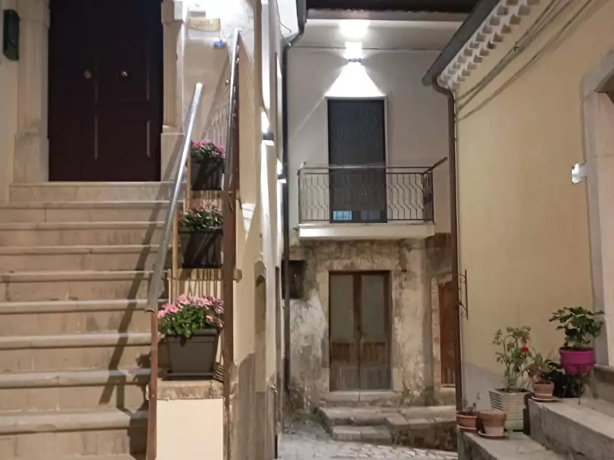 Immagine 1 di Albergo/B&B/Residence in vendita  in via piazzetta a Zungoli