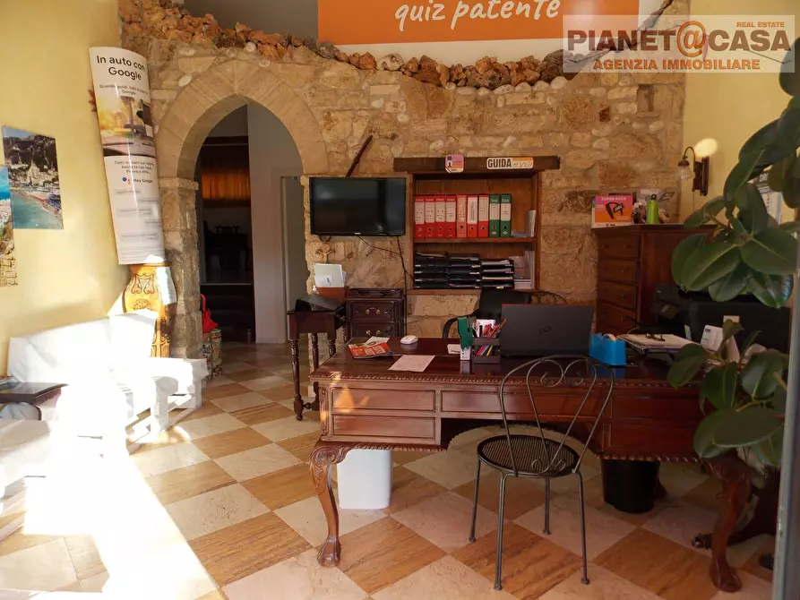 Immagine 1 di Locale commerciale in vendita  in Via Salaria a Castel Di Lama
