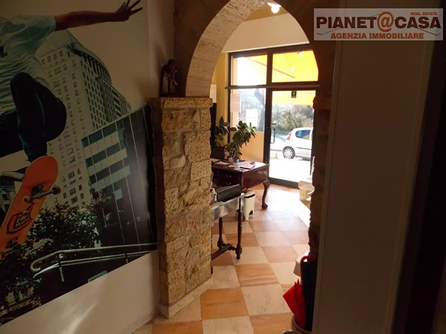 Immagine 4 di Locale commerciale in vendita  in Via Salaria a Castel Di Lama