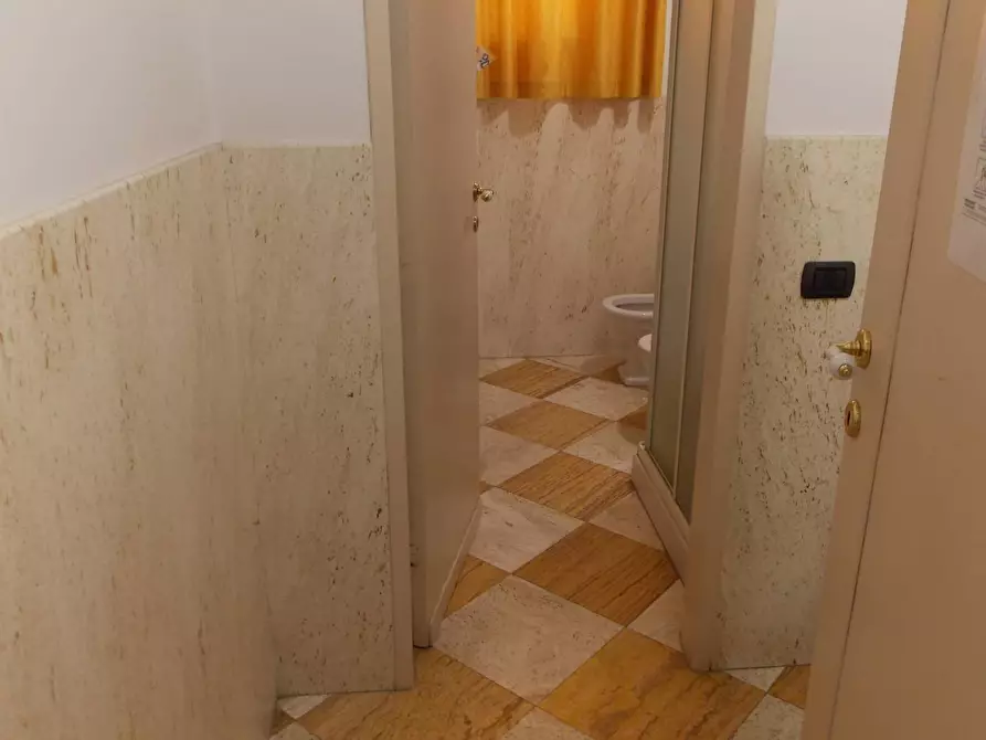 Immagine 10 di Locale commerciale in vendita  in Via Salaria a Castel Di Lama