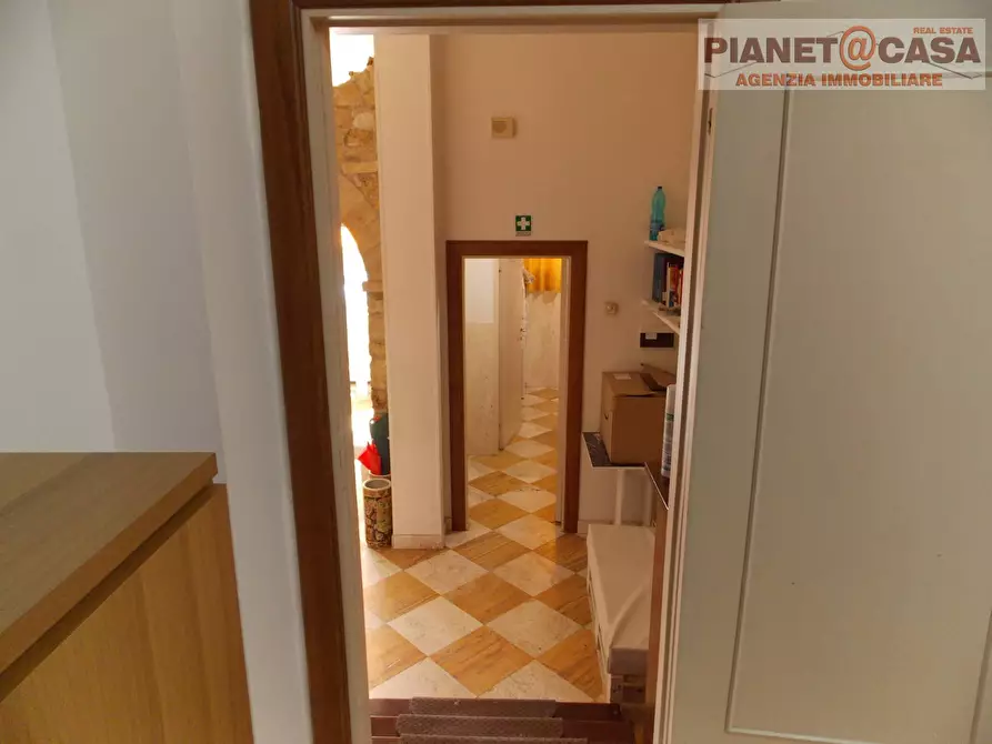 Immagine 9 di Locale commerciale in vendita  in Via Salaria a Castel Di Lama